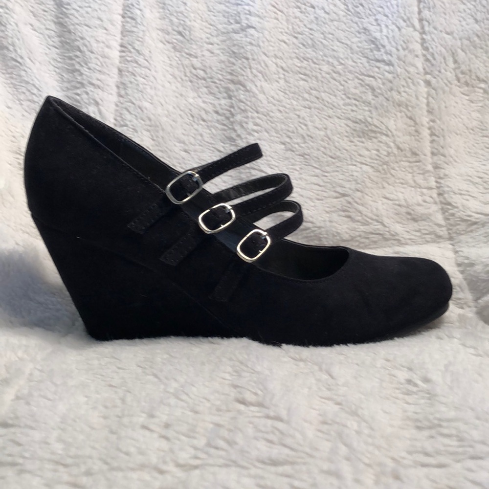 EUC triple buckle wedge heels 👠 black, size 8